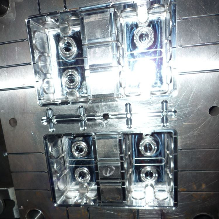 Piesardzības pasākumi plastmasas iesmidzināšanai