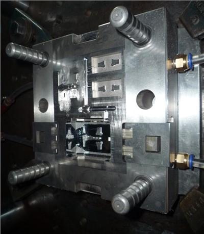 Slēdzis iesmidzināšanas veidne